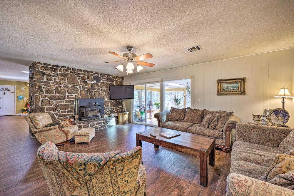 7 Mi to Lake Expansive Rogers Villa with Pond!